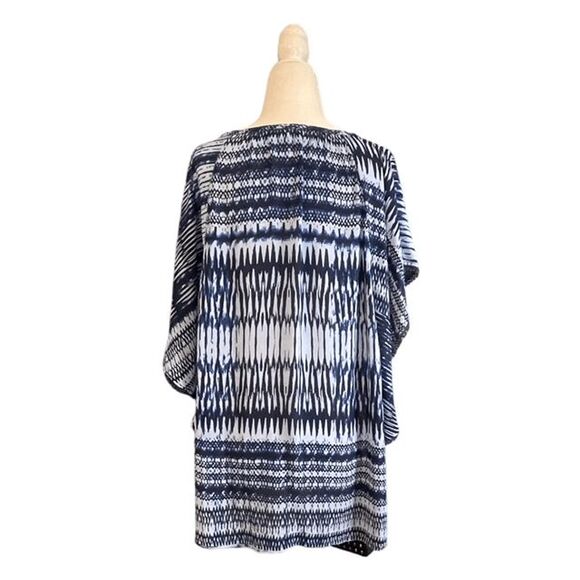 A New Approach Batwing Blouse Blue White Aztec Print Lace Up Short Sleeve 1X - Picture 3 of 9